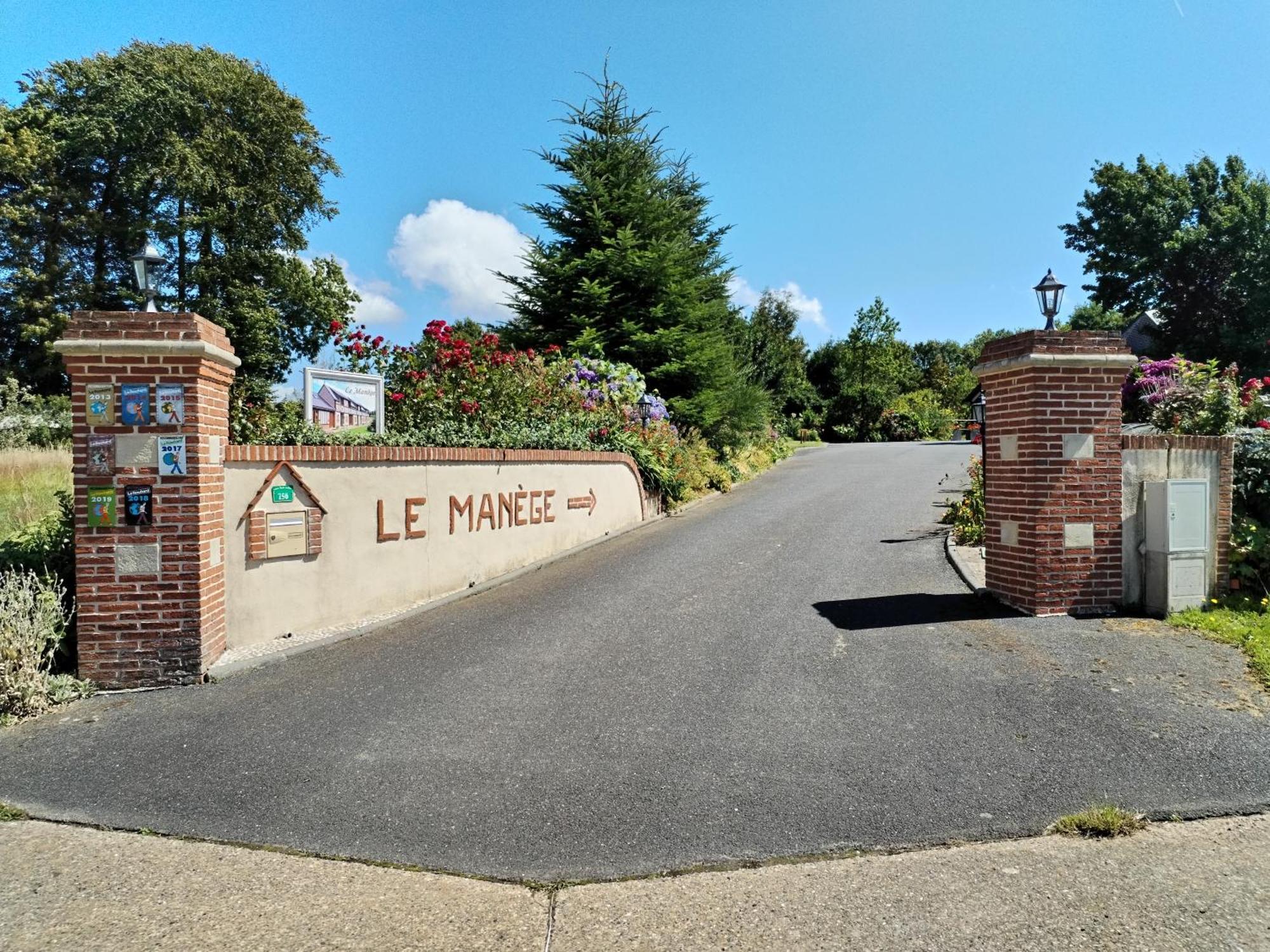 Готель Le Manege Gite L'Eglise Sainte-Marie-au-Bosc Екстер'єр фото